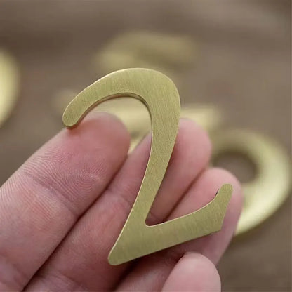 Mosiężne Numery Domowe i Litery - Samoprzylepne Znaki Ścienne 0-9 A-Z Złote